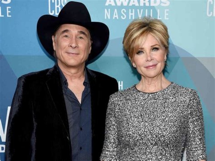 Clint Black's Romantic Duet With His Wife, Lisa Hartman Black