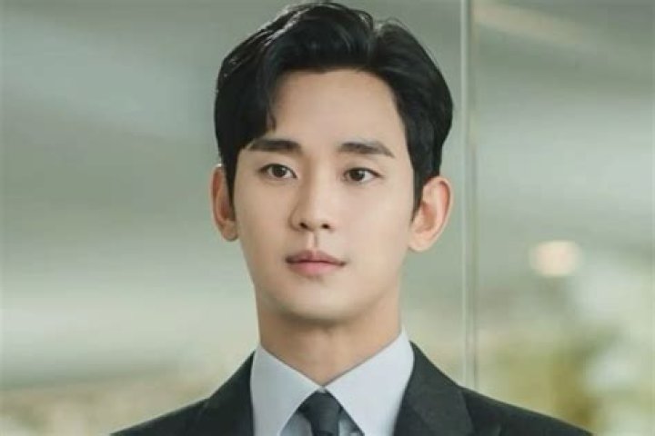 Kim Soo Hyun's Enormous Net Worth: Discover His 2023 Wealth