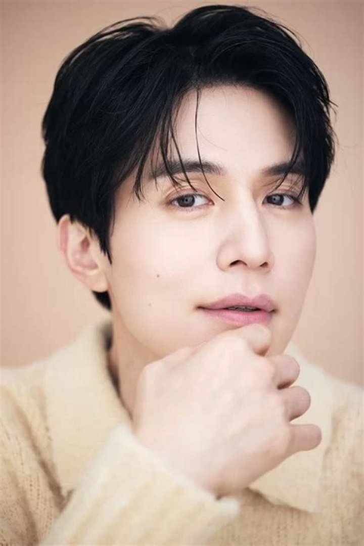 Lee Dong Wook Education: Impressive Academic Accomplishments