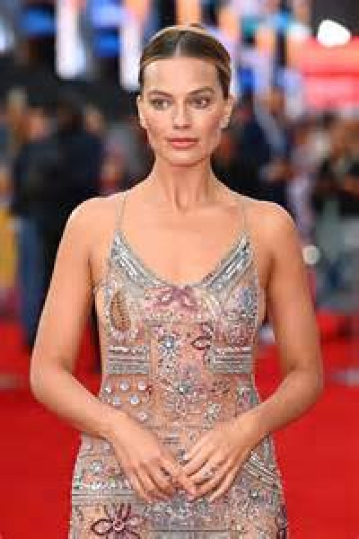 Margot Robbie Unveils Her Stunning Legs: A Look Of Allure And Beauty