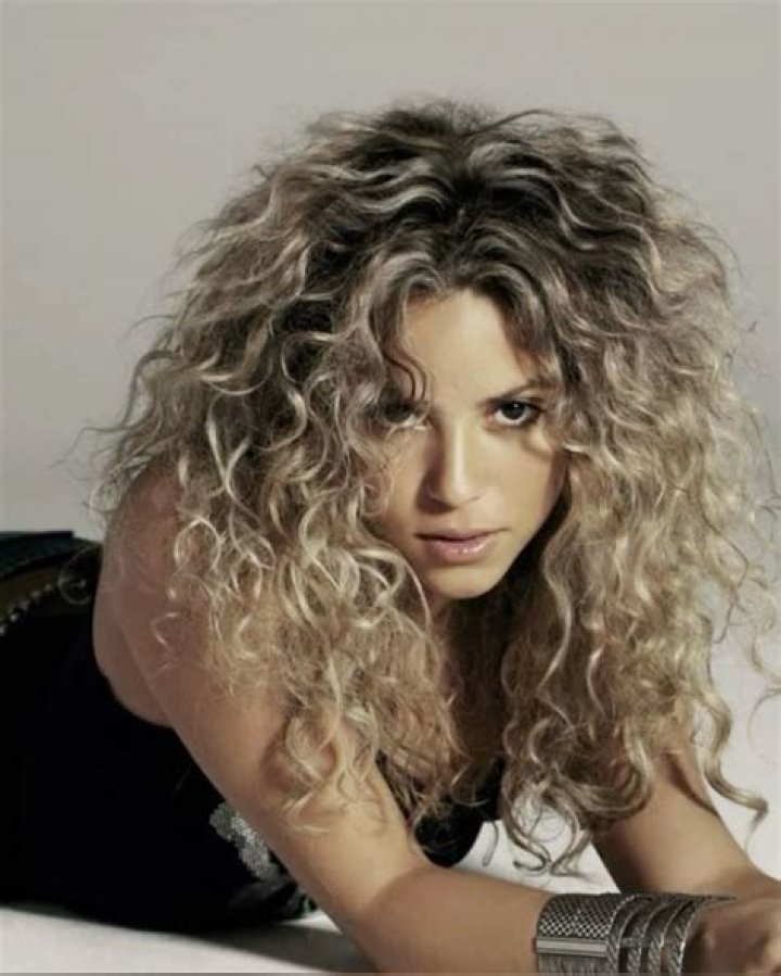 Shakira's Curly Hair Secrets: Type And Styling Tips Revealed